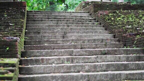 泰国佛教寺庙的楼梯