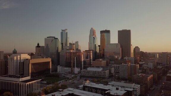明尼阿波利斯市中心--日落