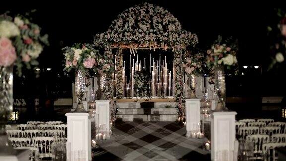 婚礼过道和拱门的装饰
