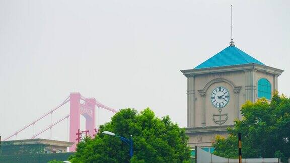 武汉城市白天时间钟塔著名的大桥全景4k时间流逝中国