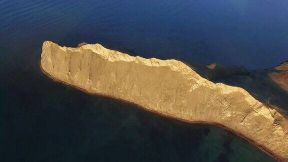 岛的鸟瞰图射杀美丽的沙岛海洋天空大海