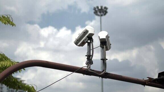 4k连续镜头闭路电视(CCTV)对柱检查城市交通