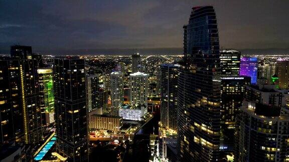 无人机4k拍摄的迈阿密夜空闪电
