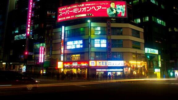 日本霓虹灯在新宿南侧远射左摇摄