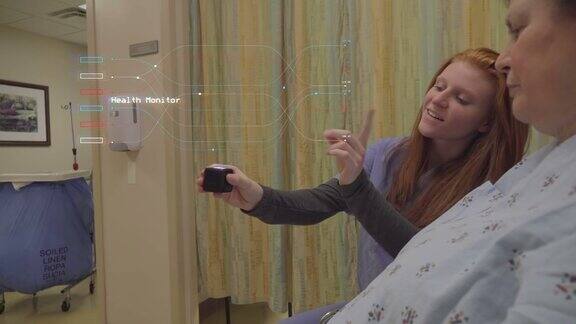 护士在医院给病人展示HUD显示器