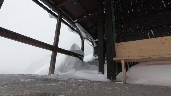 山中的暴风雪塔特拉山中的山小屋