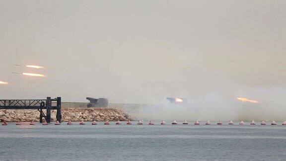 火箭齐射-火箭炮攻击海岸