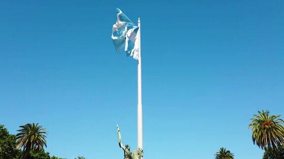 阿根廷国旗迎风飘扬布宜诺斯艾利斯
