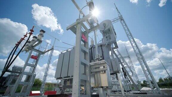 建设变电站电气工程师控制铁塔上的电力布线电气施工和维护服务电力传输基础设施最高电压传输