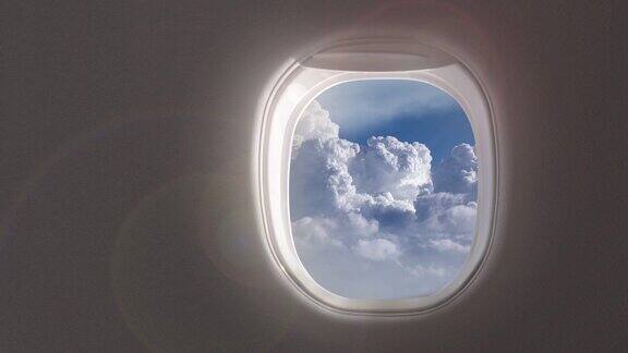 飞机窗口与4K视频的蓝天多云鸟瞰飞机内部