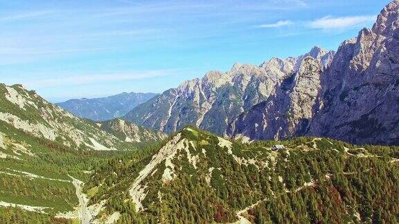 空中的山上小屋在斯洛文尼亚的阿尔卑斯山