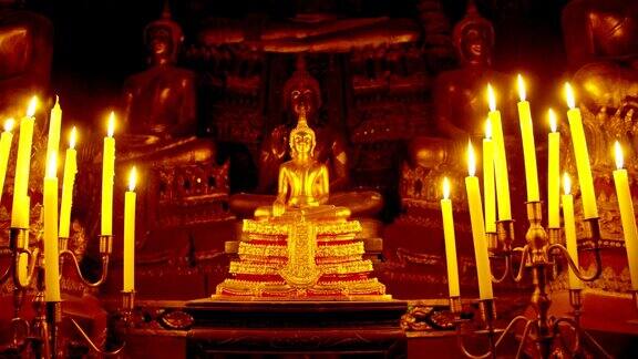 佛像在寺庙与蜡烛在夜晚时间4k慢动作
