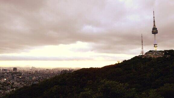 首尔南山公园的黄昏市景