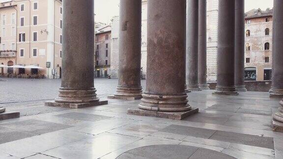意大利罗马穿过万神殿圆柱的德拉罗通达广场