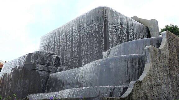 瀑布在中国神社的慢镜头