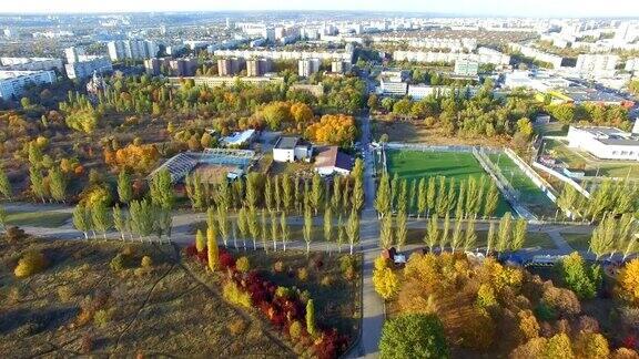 哈尔科夫住宅区和公园鸟瞰图乌克兰