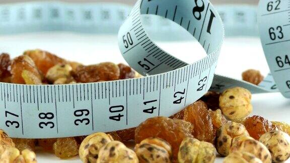 葡萄干鹰嘴豆和测量宏观视图