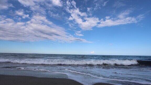 科西嘉岛海滩上的地中海全景视频