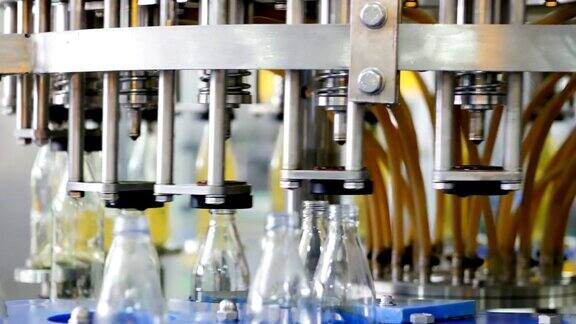 玻璃瓶装水自动生产线玻璃瓶装药草饮料饮用水和饮料的生产