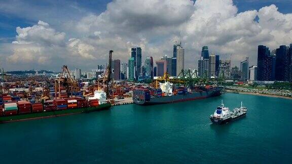 鸟瞰图工业港口与集装箱船新加坡