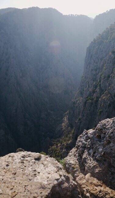 峡谷和山脉的美丽景色