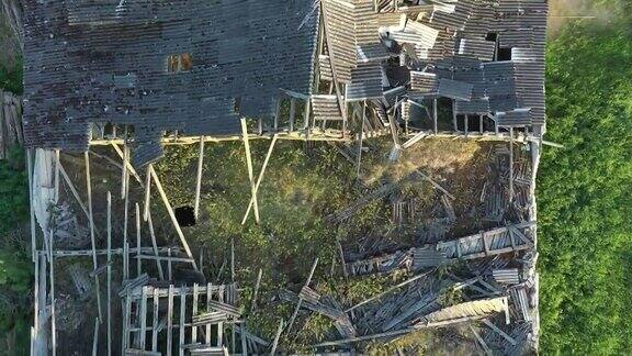 苏联农场建筑屋顶被毁的航拍照片