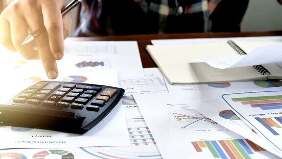 商人的手记帐是书面计算的财务报告用图表、图表企业财务会计和创业