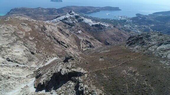 希腊基克拉迪群岛塞里福斯岛上的乔拉村