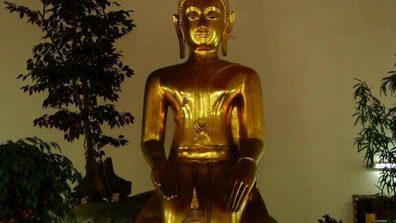 卧佛寺的佛像