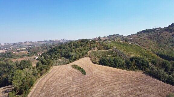 飞过绿树成荫、金碧辉煌的意大利山谷