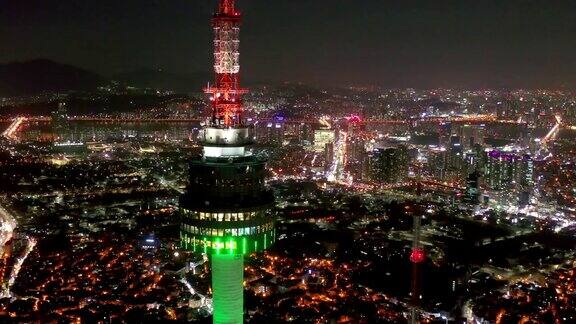 南山汉城塔鸟瞰图是韩国首个夜间塔式旅游景点