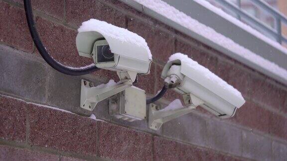 监控与安防闭路电视摄像头上的一堵城楼围墙安全系统