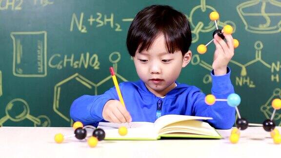 孩子学习化学