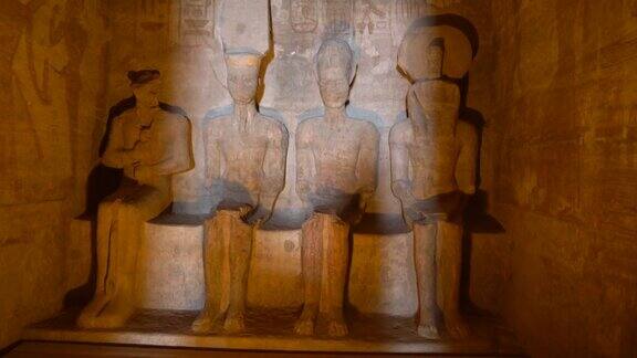 这是埃及南部努比亚靠近纳赛尔湖的阿布辛贝神庙里的神像拉姆斯二世法老庙4k视频