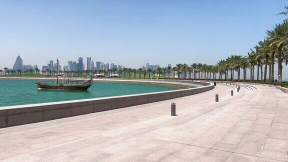 卡塔尔多哈:卡塔尔首都摩天大楼的城市景观西海湾的从上面俯瞰阿拉伯半岛的全景西亚