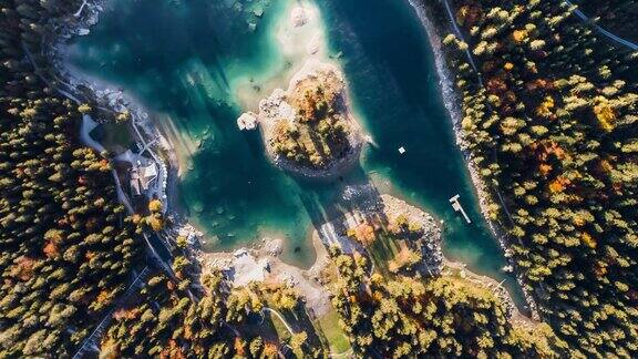 从瑞士考马西山脉空中俯瞰湖泊和森林4k