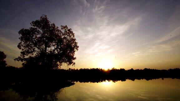 河上的日出