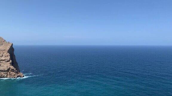 马略卡岛海岸的蓝色海湾