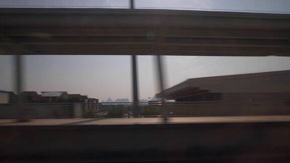 成都到广州晴天火车公路旅行通过名山乘客座位窗pov全景4k中国