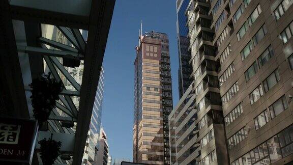 白天时间香港城市居住街区街道向上看步行全景4k中国