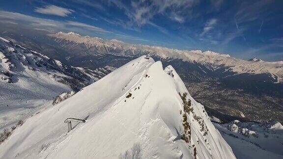 高山阳光景观石脊坡电影化滑雪场高山环境鸟瞰
