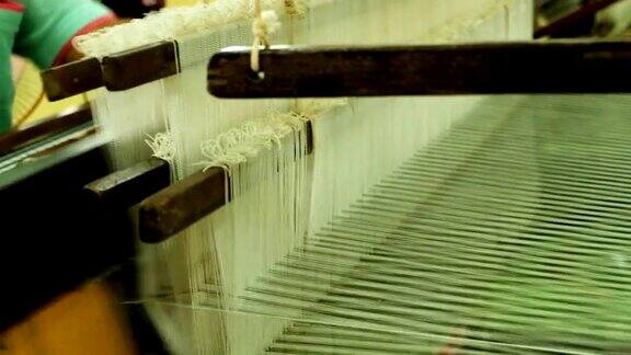 亚洲传统文化中的金丝织布机棉织布机