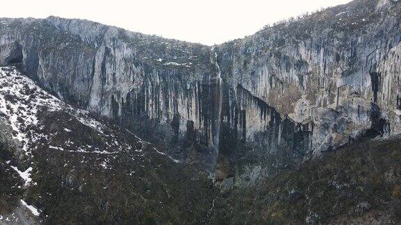 弗拉恰斯卡瀑布巴尔干半岛最高的瀑布位于保加利亚弗拉察镇附近