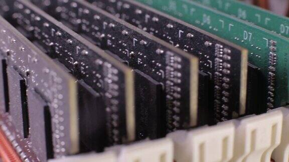 宏图DDR3内存模块安装在主板上滑块拍摄
