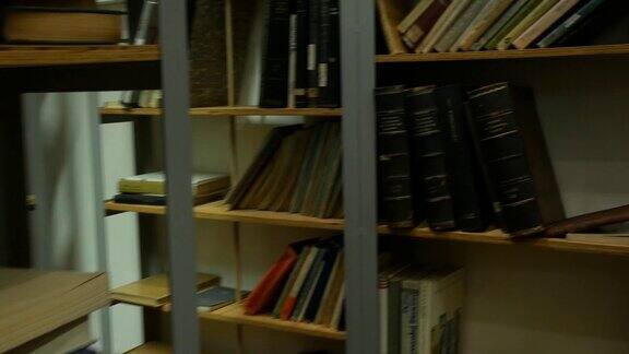 放书的书架你在图书馆迷路了