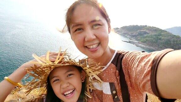 亚洲母亲和女儿一起自拍的慢镜头