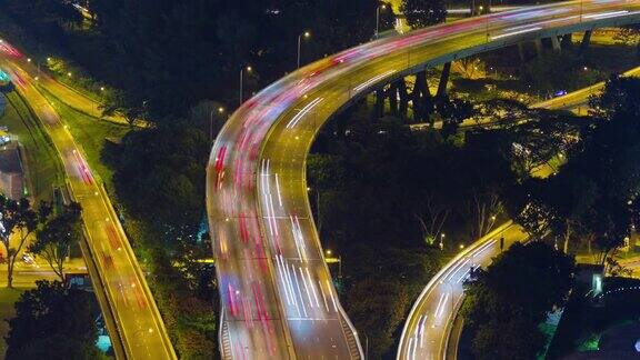 夜晚照亮新加坡交通街道桥屋顶观看4k时间推移
