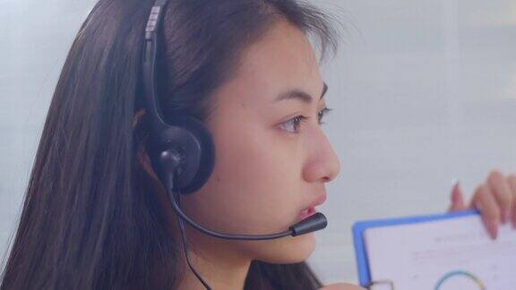 亚洲妇女有视频电话会议在家工作