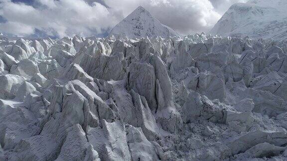 中国西藏的化石冰川