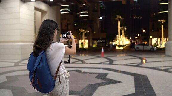 在多哈珍珠卡塔尔拍摄的女游客